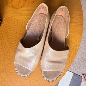 Anthropology Women's Metallic Beige Open-Toe Flats